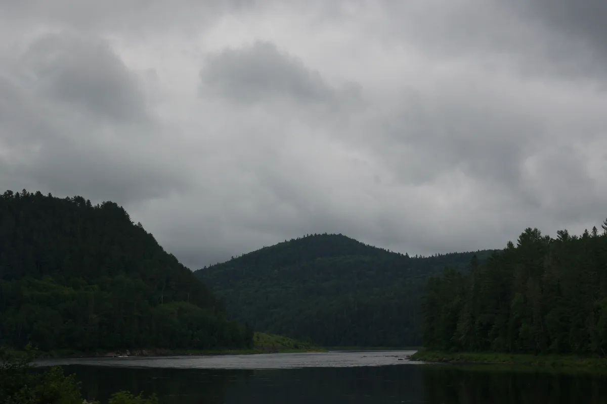 A river going through mountains